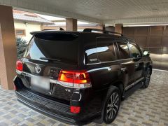 Photo of the vehicle Toyota Land Cruiser