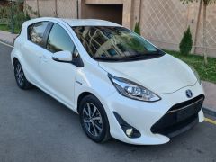 Сүрөт унаа Toyota Prius c