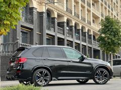 Photo of the vehicle BMW X5