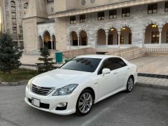 Photo of the vehicle Toyota Crown