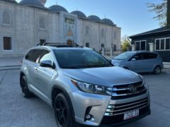 Photo of the vehicle Toyota Highlander