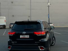 Photo of the vehicle Toyota Highlander