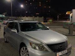 Photo of the vehicle Lexus LS