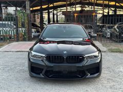 Photo of the vehicle BMW M5