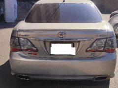 Photo of the vehicle Toyota Crown