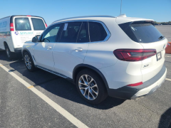 Photo of the vehicle BMW X5