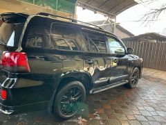 Photo of the vehicle Toyota Land Cruiser