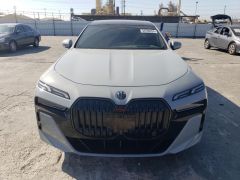 Photo of the vehicle BMW 7 Series