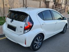 Сүрөт унаа Toyota Prius c