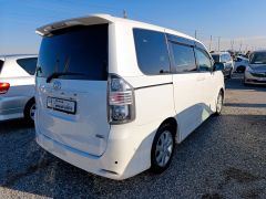 Сүрөт унаа Toyota Voxy