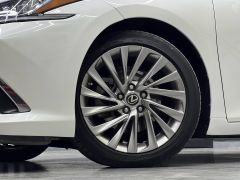 Photo of the vehicle Lexus ES