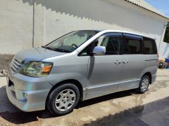 Сүрөт унаа Toyota Noah