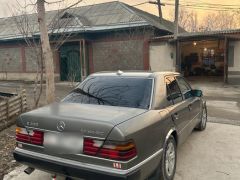 Сүрөт унаа Mercedes-Benz W124