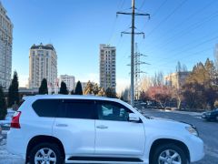 Photo of the vehicle Lexus GX