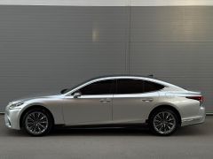 Photo of the vehicle Lexus LS