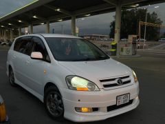 Photo of the vehicle Toyota Ipsum