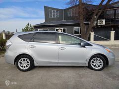 Фото авто Toyota Prius v (+)