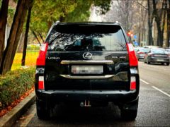 Photo of the vehicle Lexus GX