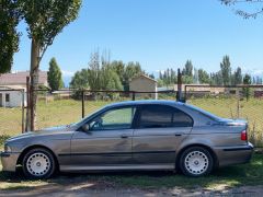 Photo of the vehicle BMW 5 Series