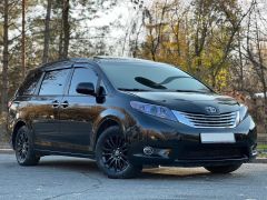 Photo of the vehicle Toyota Sienna