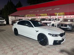 Photo of the vehicle BMW M5