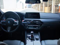 Photo of the vehicle BMW M5