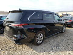 Photo of the vehicle Toyota Sienna