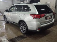 Сүрөт унаа Mitsubishi Outlander