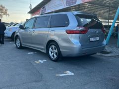 Фото авто Toyota Sienna