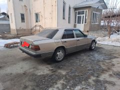 Сүрөт унаа Mercedes-Benz W124