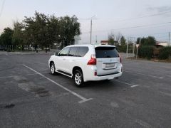 Photo of the vehicle Lexus GX