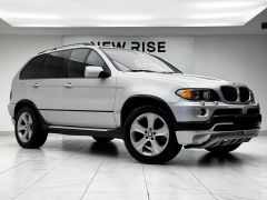 Photo of the vehicle BMW X5