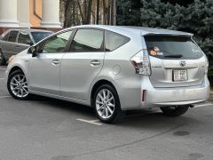 Photo of the vehicle Toyota Prius v (+)