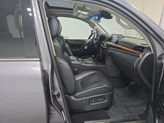 Photo of the vehicle Lexus LX