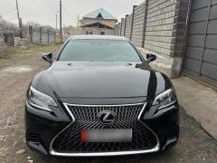 Photo of the vehicle Lexus LS