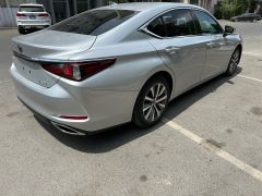 Photo of the vehicle Lexus ES