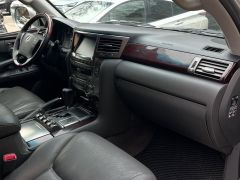 Photo of the vehicle Lexus LX