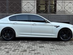 Photo of the vehicle BMW M5