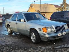 Сүрөт унаа Mercedes-Benz W124