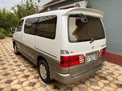 Photo of the vehicle Toyota HiAce