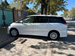 Photo of the vehicle Toyota Estima