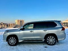 Photo of the vehicle Lexus LX