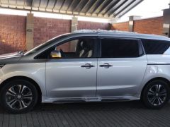 Photo of the vehicle Kia Carnival