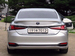 Photo of the vehicle Lexus ES