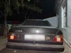 Сүрөт унаа Mercedes-Benz W124