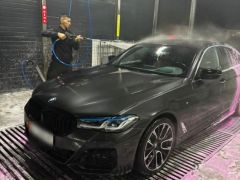 Photo of the vehicle BMW 5 Series