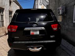 Photo of the vehicle Toyota Sequoia