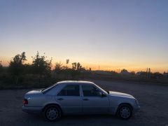 Сүрөт унаа Mercedes-Benz W124