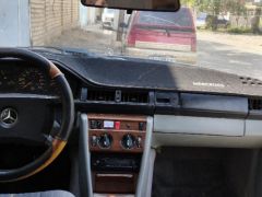 Сүрөт унаа Mercedes-Benz W124