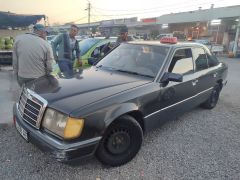 Сүрөт унаа Mercedes-Benz W124